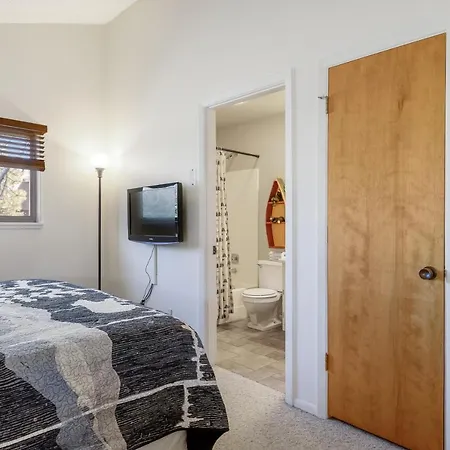 Pines 4042 Apartment